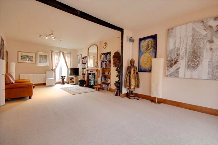 4 Bedroom House For Sale In Chertsey, Surrey, KT16