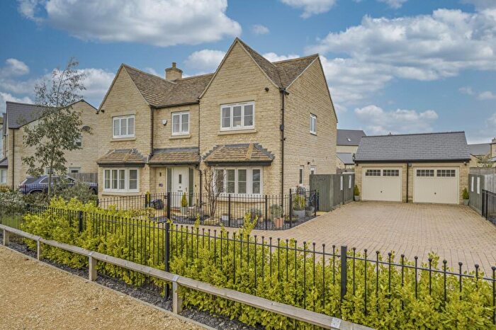 5 Bedroom Detached House For Sale In Thames Close, South Cerney, GL7