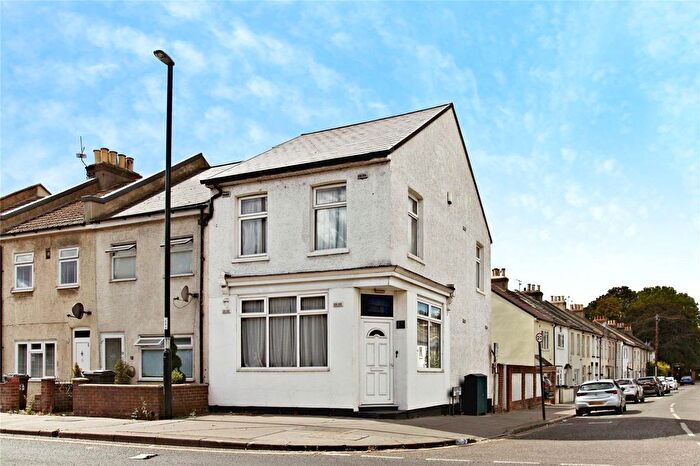 3 Bedroom End Terrace House For Sale In Cuthbert Road, Croydon, CR0