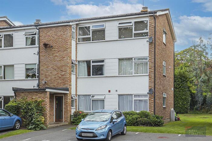 2 Bedroom Flat To Rent In Hadleigh Court, Broxbourne, Herts, EN10