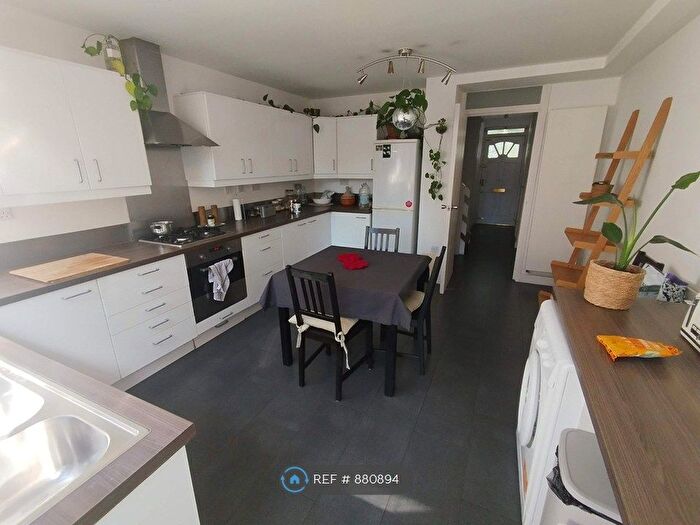 3 Bedroom Terraced House To Rent In Shoreditch, London, E2