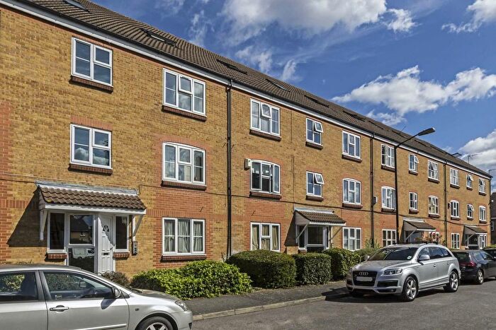 2 Bedroom Flat To Rent In Cadet Drive, London, SE1