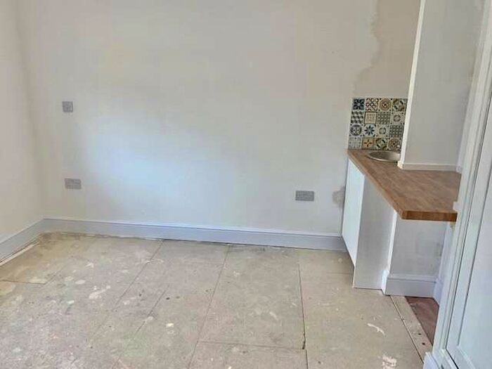 House To Rent In Hillcross Avenue, Hillcross Avenue, Morden, Greater London, SM4