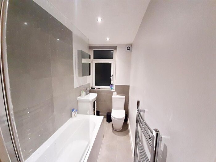 2 Bedroom Flat To Rent In Craggan Drive, Glasgow, G14