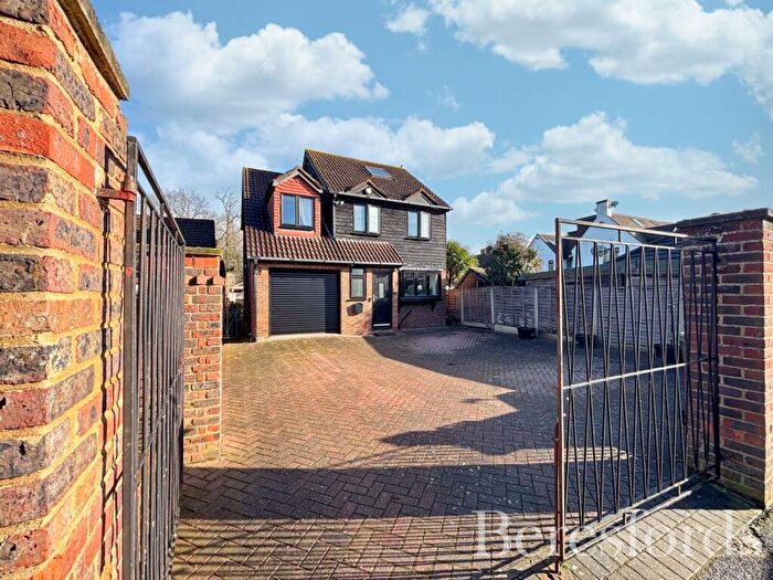 4 Bedroom Detached House For Sale In Irvine Gardens, South Ockendon, RM15