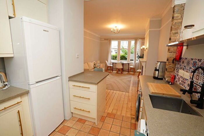 3 Bedroom Flat To Rent In Learmonth Park, Comely Bank, Edinburgh, EH4