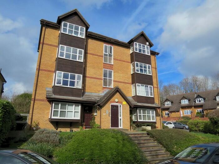 Apartment To Rent In Orchard Grove, Anerley, London, SE20
