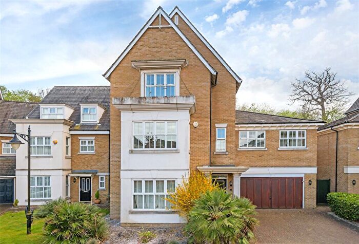 4 Bedroom Detached House For Sale In Deveraux Close, Beckenham, BR3