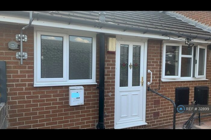 1 Bedroom Bungalow To Rent In Park Lea, Huddersfield, HD2