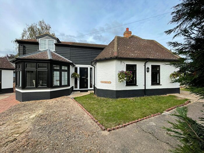 2 Bedroom Detached House For Sale In High Road, Broom, SG18