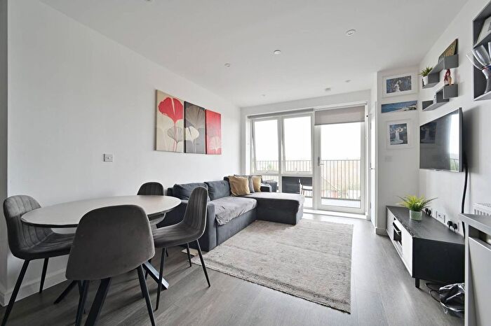 2 Bedroom Flat For Sale In Buxton House, Oxhey Drive, Bushey, South Oxhey, WD19