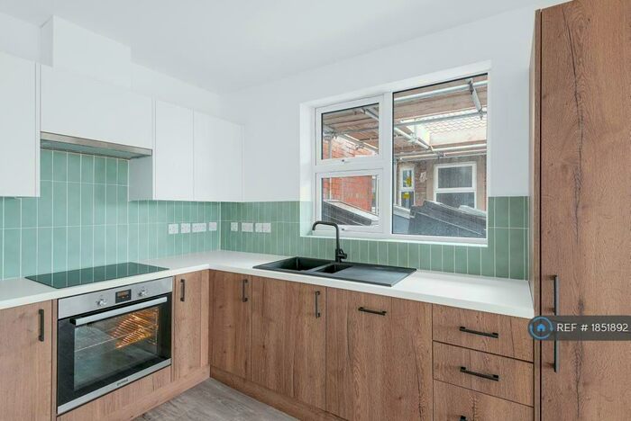 4 Bedroom Flat To Rent In Bath Road, Arnos Vale, Bristol, BS4