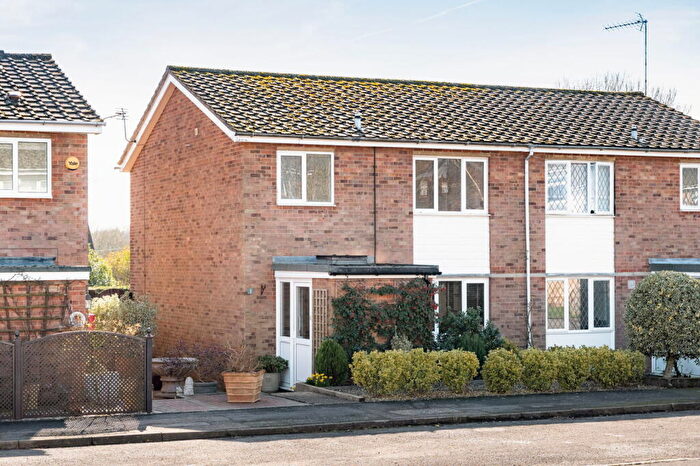 3 Bedroom Semi Detached House For Sale In Grymsdyke Road, Wigginton, Tring, Hertfordshire, HP23