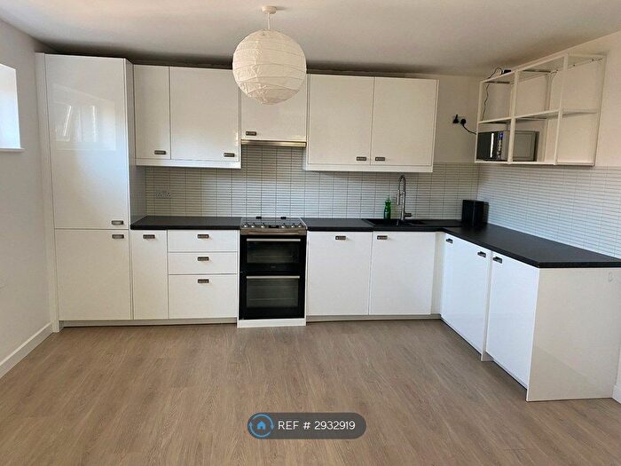 3 Bedroom Flat To Rent In Cramhurst House, Sutton, SM1