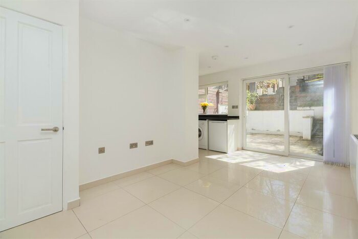 1 Bedroom Flat To Rent In Calmont Road, Bromley, BR1