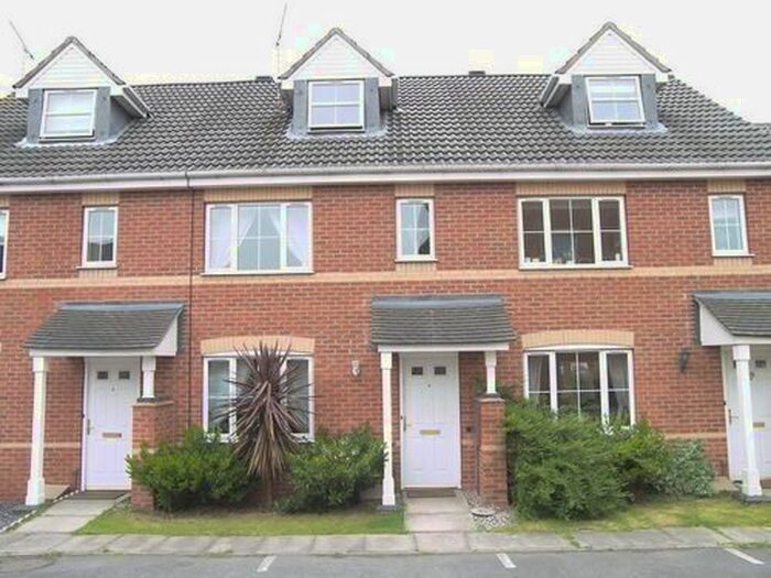 3 Bedroom Town House To Rent In Gillquart Way, Coventry, CV1