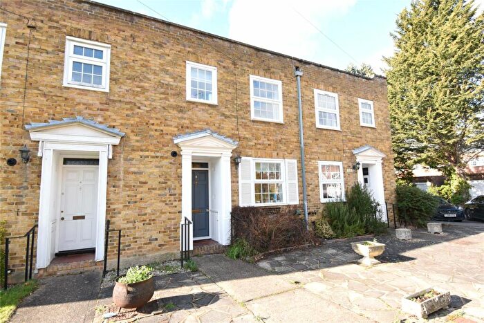 3 Bedroom Terraced House To Rent In Lantern Walk, Maidenhead, Berkshire, SL6