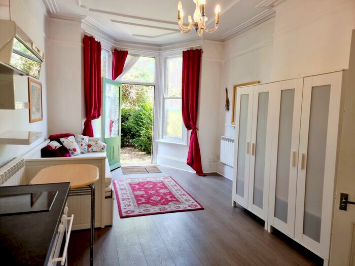 Flat To Rent In Church Lane, Crouch End, N8