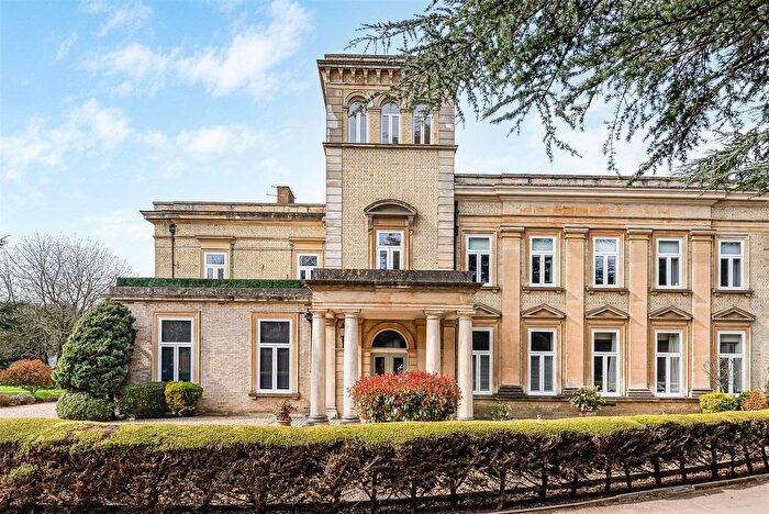 2 Bedroom Flat For Sale In Ware Park Manor, Ware, SG12