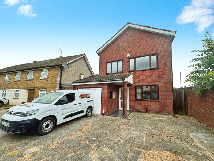 6 Bedroom House To Rent In Harlow Road, Rainham, RM13