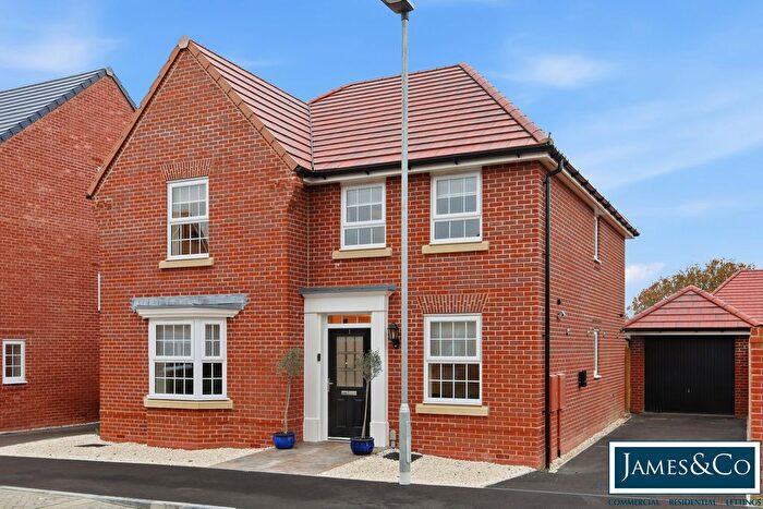 4 Bedroom Detached House For Sale In Otter Chase, Dunmow, CM6