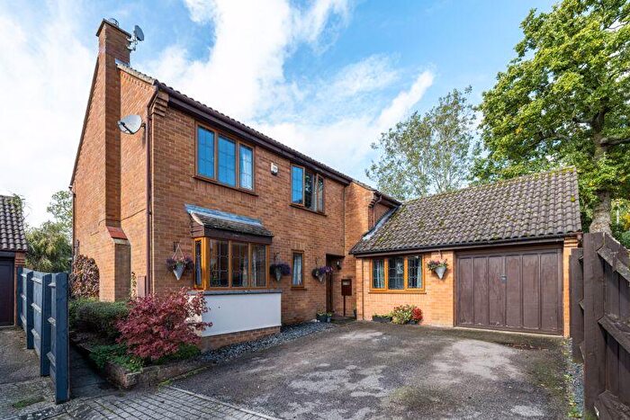 4 Bedroom Detached House For Sale In Thirsk Gardens, Bletchley, Milton Keynes, MK3