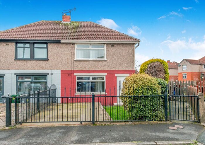 3 Bedroom Semi Detached House For Sale In Moser Avenue, Swain House, Bradford, BD2