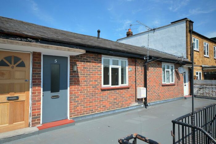 1 Bedroom Flat To Rent In Lion Court, Epping, Essex, CM16