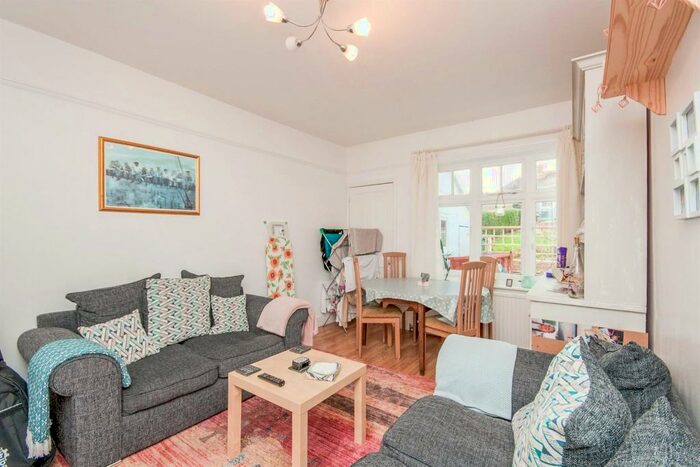 3 Bedroom Bungalow To Rent In Second Avenue, Newhaven, BN9