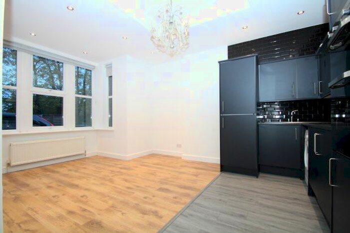 2 Bedroom Flat To Rent In Sydenham Road, Croydon, CR0