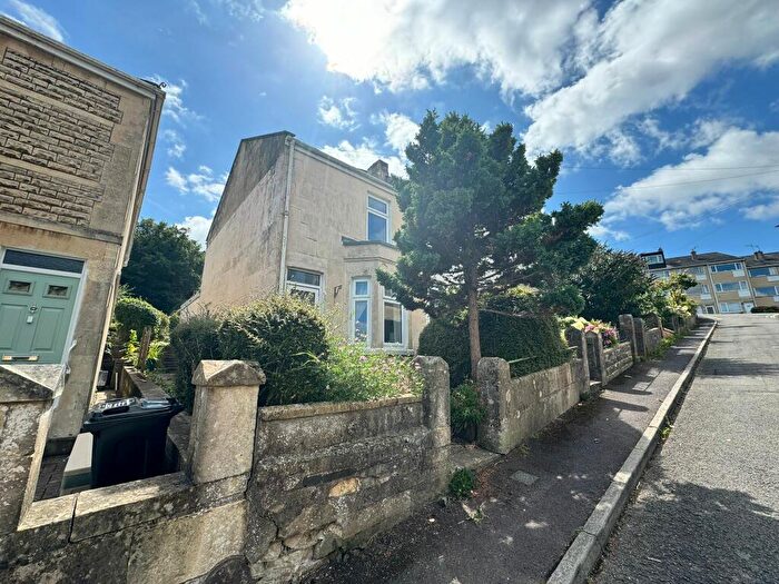 2 Bedroom House To Rent In College View, Bath, BA1