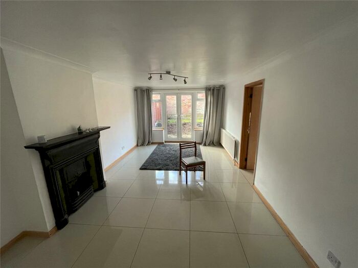2 Bedroom Maisonette To Rent In Woodville Road, Barnet, EN5