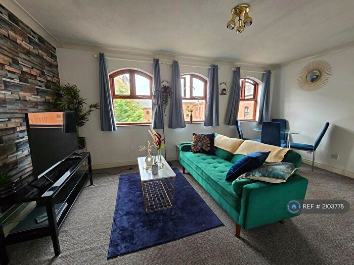 2 Bedroom Flat To Rent In Riverside Court, Leeds, LS1