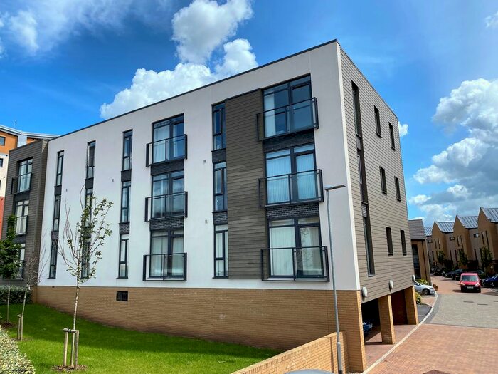 2 Bedroom Flat To Rent In Firepool Crescent, Taunton, TA1