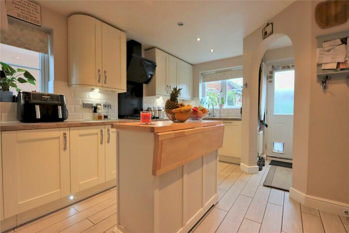 4 Bedroom Detached House For Sale In Goddards Close, Farnborough, Hampshire, GU14
