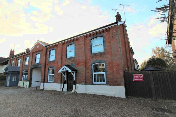 2 Bedroom Apartment To Rent In Two Bed Split Level Apartment With Garage, CM1