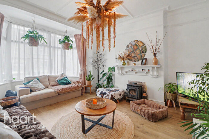 2 Bedroom Flat For Sale In Ramuz Drive, Westcliff-On-Sea, SS0