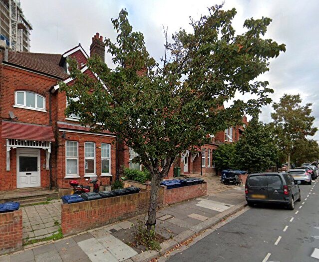 Studio To Rent In Emanuel Avenue, London, W3