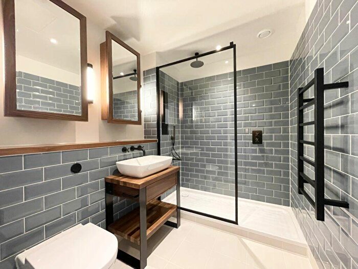 2 Bedroom Flat To Rent In Merino Gardens, London Dock -, P18