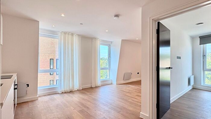 1 Bedroom Flat To Rent In Windsor Bridge Road, Bath, BA2