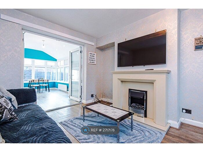 3 Bedroom Semi Detached House To Rent In North Rd, Manchester, M11