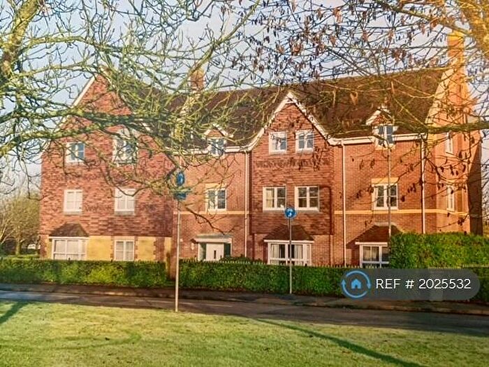 2 Bedroom Flat To Rent In Ottawa Drive, Liphook, GU30