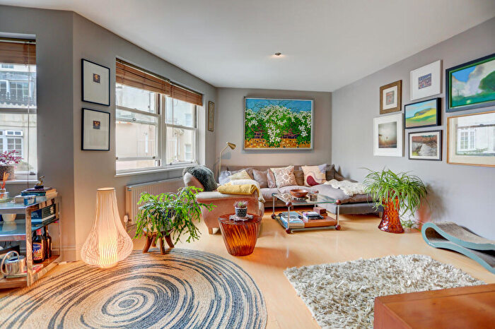 4 Bedroom Terraced House To Rent In Brunswick Mews, Hove, BN3