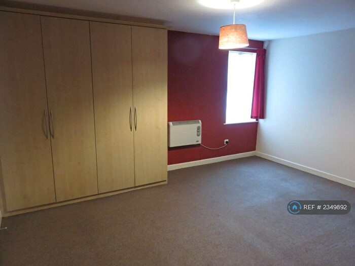 1 Bedroom Flat To Rent In Powell House, Bury, BL9