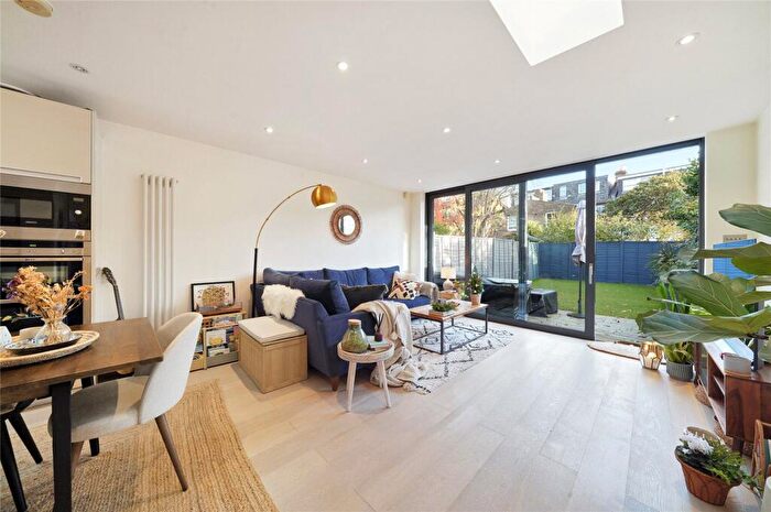 4 Bedroom Flat For Sale In Sumatra Road, West Hampstead, NW6