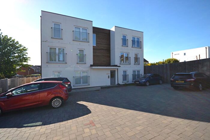 2 Bedroom Flat For Sale In King Street, Stanford-Le-Hope, SS17