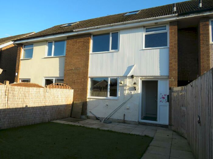 3 Bedroom House To Rent In Greave House Drive, Luddendenfoot, Halifax, HX2