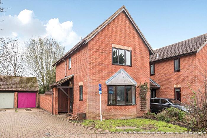 3 Bedroom Detached House For Sale In Mistys Field, Walton-on-Thames, Surrey, KT12