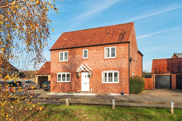 4 Bedroom Detached House To Rent In Goodwood Close, Bicester, OX26