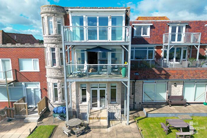 3 Bedroom Apartment For Sale In Highcliffe Road, Swanage, BH19